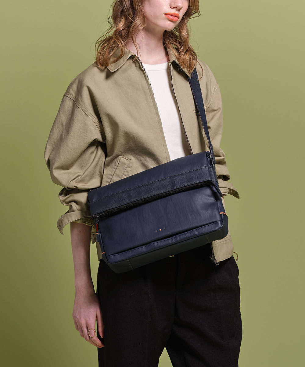 IS/ITグリンザ ショルダーバッグ B5